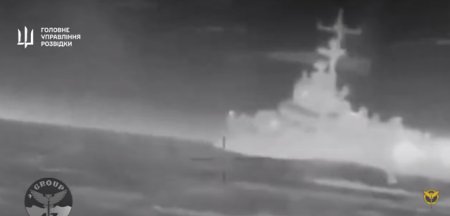 Crimeea / O drona ucraineana distruge nava flotei rusesti: momentul exploziei