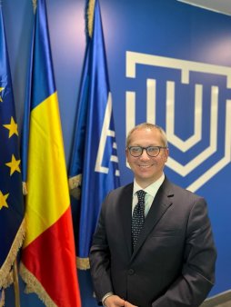 Viteza cu care se misca birocratia de la Bruxelles: dupa 2 ani si aproximativ 4 luni de la publicarea primului anunt de recrutare, Centrul european de competente in cybersecurity din Romania are un director executiv cu puteri depline: Luca Tagliaretti