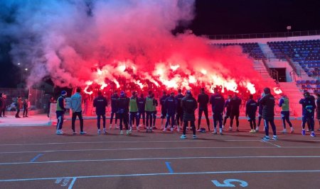 Stiinta bate Dinamo! Fanii lui FCU Craiova au aprins torte si au facut show la antrenament. Cer victoria in derby-ul cu Dinamo