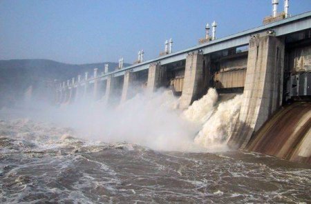 Hidroelecrica: Sunt depuse toate eforturile pentru a minimiza impactul incendiului de la Portile de Fier 1