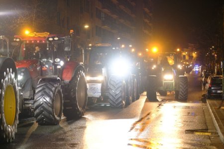 Fermierii belgieni blocheaza trecerea camioanelor la granita olandeza. Premierul Alexander De Croo cere renuntarea la blocaje