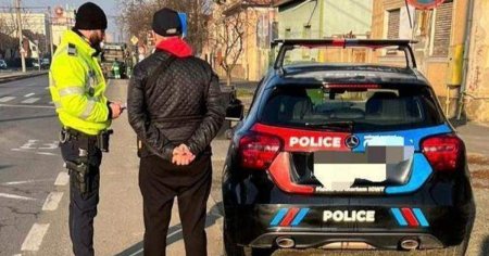 Fotografia care a devenit virala, cu un politist si o masina inscriptionata <span style='background:#EDF514'>POLICE</span>. Ce a patit soferul cu tupeu