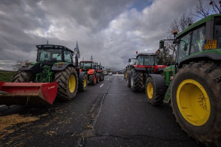 Fermierii francezi incep sa ridice blocajele rutiere, in urma unor promisiuni de ajutor din partea Guvernului