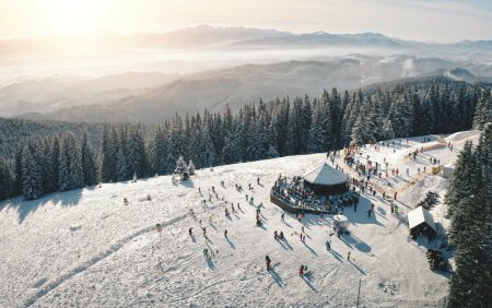 Razboiul a devenit atractie turistica: romanii se inghesuie sa mearga la schi in Ucraina. Ce nu trebui sa imbraci niciodata