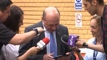 Traian Basescu a fost externat, dupa 10 zile de spitalizare. Fostul presedinte va avea nevoie acasa de aparat de oxigen