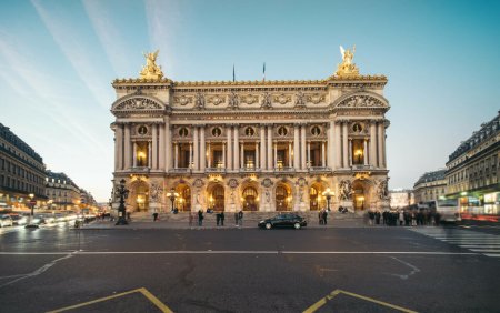 Director artistic, demis de la Opera din Paris din cauza unui comportament inadecvat si intolerabil