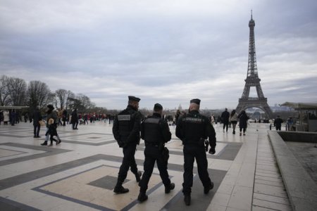 Atac cu arma alba la Paris. Treiu persoane au fost ranite
