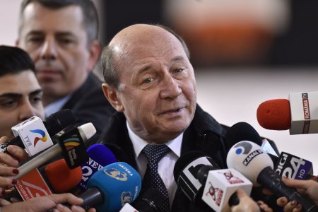 Traian Basescu a fost externat dupa o saptamana petrecuta la <span style='background:#EDF514'>SPITALUL MILITAR</span>. Cum se simte fostul presedinte