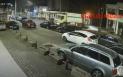 Momentul in care o autospeciala a unei firme de salubritate loveste cinci masini parcate si rupe un pom, in Alba Iulia