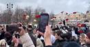 Jurnalisti straini, retinuti la Moscova in timpul unui protest al <span style='background:#EDF514'>SOTIILOR</span> militarilor rusi VIDEO