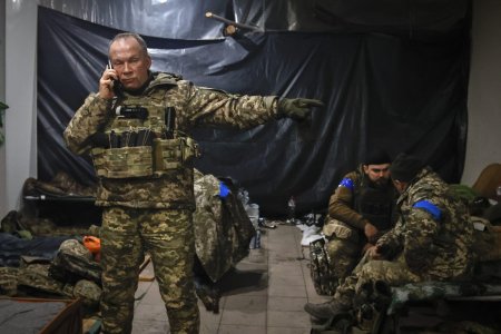 Aflat in vizita pe frontul din Kupiansk, generalul supranumit „Leopardul zapezii” admite ca rusii conduc operatiuni de asalt de mare intensitate