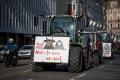 Protestele fermierilor au ajuns si in Elvetia: 30 de tractoare au de<span style='background:#EDF514'>FILAT</span> in centrul Genevei. „Fara tarani nu veti avea ce manca” | VIDEO