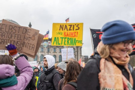 Mii de oameni au protestat in centrul Berlinului fata de extrema-dreapta. Toti impreuna impotriva fascismului” | VIDEO