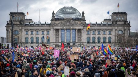 Sute de mii de oameni din Germania au participat la un miting impotriva extremei drepte: Toti impreuna impotriva fascismului!