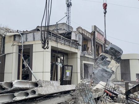 Moscova acuza Ucraina ca a bombardat intentionat o <span style='background:#EDF514'>BRUTAR</span>ie din orasul estic ocupat Lisichansk, atac soldat cu moartea a cel putin 5 civili | VIDEO