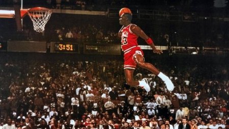 Sase ghete de baschet purtate de Michael Jordan, vandute la licitatie cu opt milioane de dolari