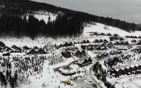 Cat costa sa mergi la schi in Bukovel. Un roman a ales statiunea din sudul Ucrainei in ciuda razboiului