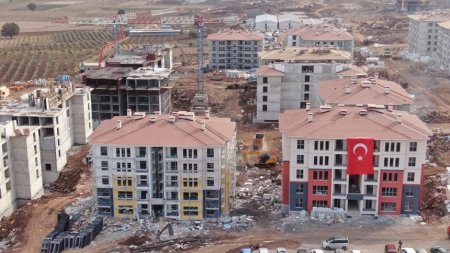 Turcia a finalizat construirea a peste 7.000 de locuinte intr-o regiune devastata de cutremurul major de anul trecut