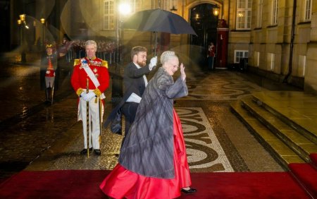 Regina Margrethe a-II-a Danemarcei a castigat <span style='background:#EDF514'>OSCAR</span>ul danez pentru cel mai bun designer de costume