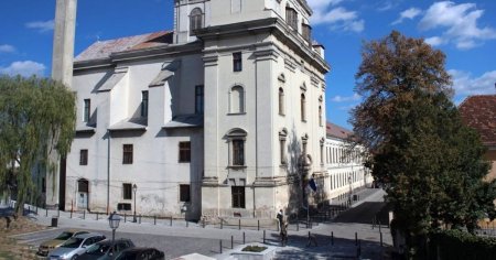 O biblioteca celebra din Transilvania, unde se afla un manuscris cu litere de aur, restaurata cu 16 milioane de euro