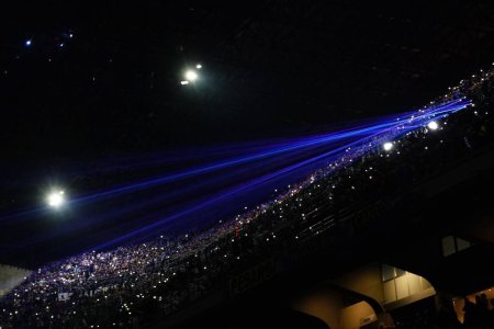 Spectacol in tribune la Real Madrid - Atletico si Inter - Juventus! » Show cu lasere pe Giuseppe Meazza