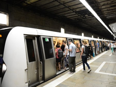 Circulatia metroului bucurestean a fost afectata de o persoana care a incercat sa se sinucida