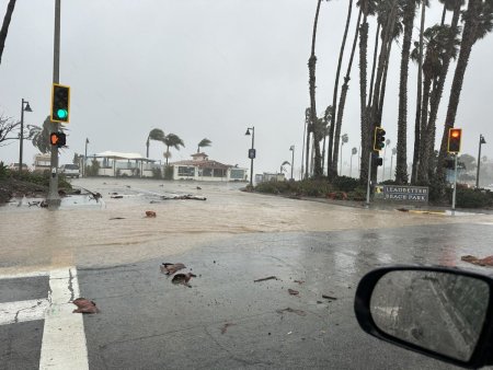 <span style='background:#EDF514'>STARE DE URGENTA</span> in California, care se confrunta cu o furtuna ridicata la nivelul de ciclon-bomba