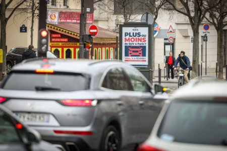 Parizienii au aprobat triplarea taxelor de parcare pentru SUV-uri, dar prezenta la referendum a fost doar de 6%