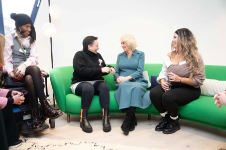 Camilla a inaugurat, cu doar cateva zile inainte de anuntul privind starea de sanatate a Regelui Charles, un centru de sprijin pentru bolnavii de cancer | VIDEO