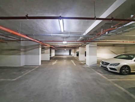 ANALIZA ZF Cum sa locuiesti mai bine. Scumpirea locurilor de parcare in spatii publice in Bucuresti a crescut cererea de inchiriere in cadrul <span style='background:#EDF514'>PARCARI</span>lor din ansamblurile rezidentiale. As vrea sa cumpar, dar costa prea mult. In cele mai scumpe proiecte ale One United Properties, un loc de parcare poate ajunge si la 59.000 de euro.