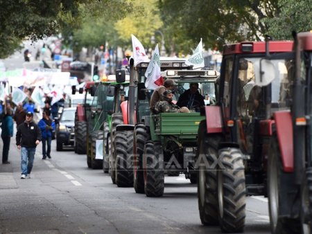 Protestele fermierilor s-au extins in Bulgaria. Restrictiile de circulatie, anuntate de MAE