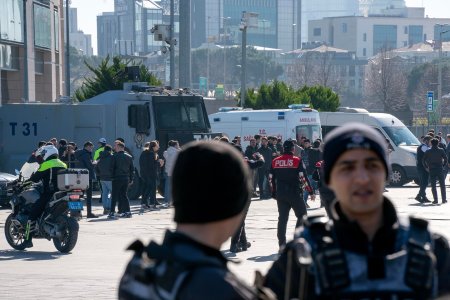 Tentativa de atac terorist in fata unui tribunal din Istanbul: sase persoane ranite. Atacatorii au fost ucisi