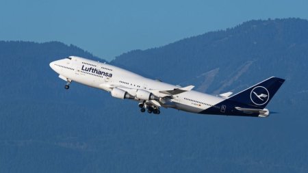 Greva companiei aeriene Lufthansa afecteaza peste 100.000 de pasageri. Calatorii, avertizati sa nu vina la aeroport