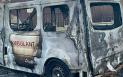 O ambulanta privata si trei autoturisme au ars pe o strada din Botosani. Incendiul a fost provocat de un scurtcircuit