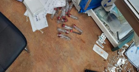 Unitatea de Primiri Urgente a Spitalului Judetean din Vaslui, devastata de un pacient adus cu ambulanta dupa ce s-a automutilat