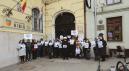 Proteste la <span style='background:#EDF514'>FILARMONICA</span> de Stat din Sibiu: 