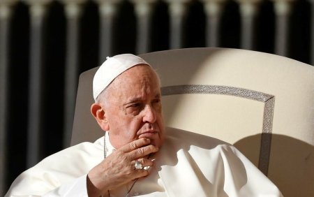 Papa Francisc: A fi socat de binecuvantarea cuplurilor formate din persoane de <span style='background:#EDF514'>ACELASI SEX</span> este o ipocrizie