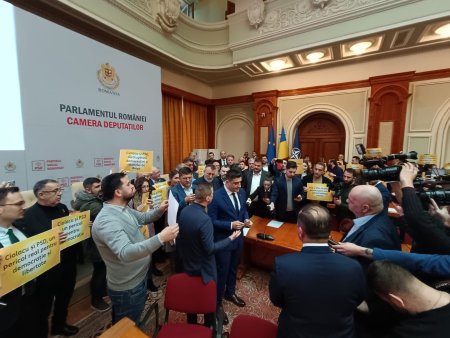 PSD a depus plangere penala impotriva parlamentarilor AUR care au patruns in sala de sedinta si au provocat scandal