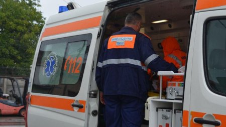 Accident grav in Sibiu. Soferul a fugit, abandonand doi pasageri grav raniti in masina