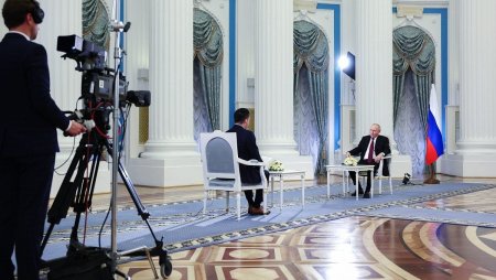 Jurnalistul american Tucker Carlson a anuntat cand va difuza interviul cu Vladimir Putin pe care l-a realizat la Moscova