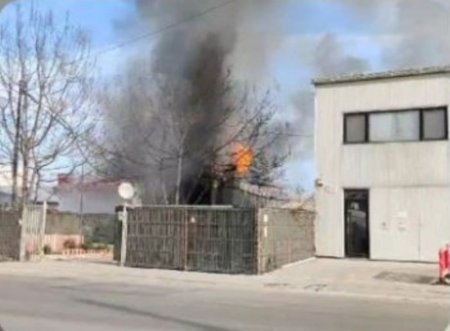 Incendiu puternic la o vopsitorie auto din Constanta. Doua masini au ars in cuptoarele de uscare