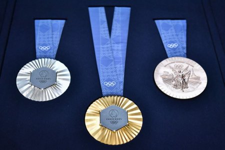 Fiecare medalie de la Jocurile Olimpice de la Paris va contine o bucata din <span style='background:#EDF514'>TURNUL EIFFEL</span>