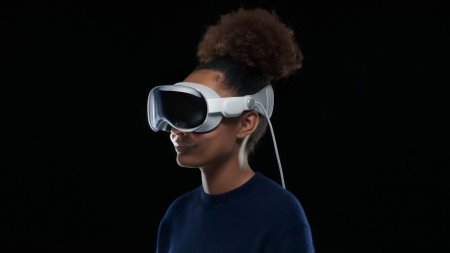Noile casti de realitate augmentata Vision Pro de la Apple sunt revandute la 5.000 de dolari pe pietele din afara Statelor Unite, cu mult peste pretul initial al dispozitivului de 3.500 de dolari