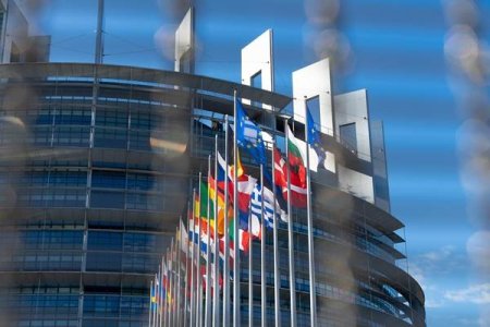Parlamentul European avertizeaza asupra incalcarii statului de drept in Grecia