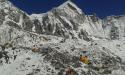 Everestul miroase urat: de vina sunt <span style='background:#EDF514'>EXCREMENTE</span>le alpinistilor