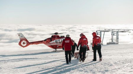 Elicopter solicitat pentru salvarea unei turiste dintr-o zona montana greu accesibila