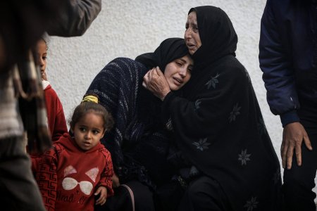 O palestinianca din Gaza acuza abuzurile soldatilor israelieni: „Pupa steagul, pupa steagul”. Daca refuza, ea spune ca era data cu capul de pereti