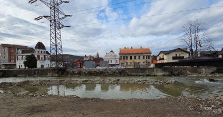 Imagini cu raul Cerna, de nerecunoscut dupa un an de santier. Noua promenada din Hunedoara VIDEO