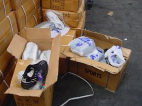 Trafic in portul Constanta: Pantofi sport contrafacuti au fost gasiti intr-un <span style='background:#EDF514'>CONTAINER</span>