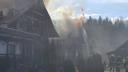 Incendiu puternic, la o pensiune din Suceava inchisa in decembrie de inspectorii ISU. Pompierii au intervenit cu noua autospeciale